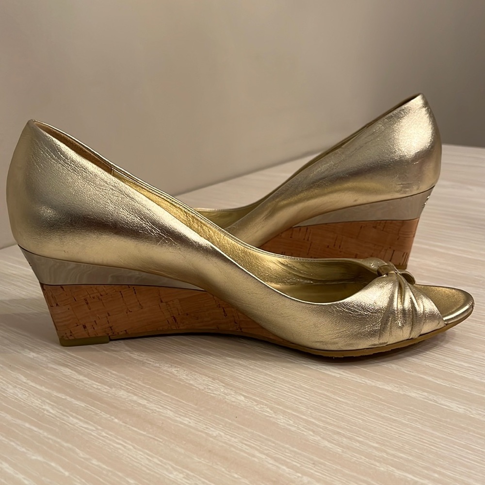 Gucci gold and cork wedge sandal size 38.5 (euro)/ size 8.5 (USA)